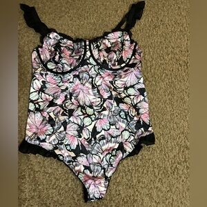 Torrid Floral & Butterfly Print Bodysuit Size 2